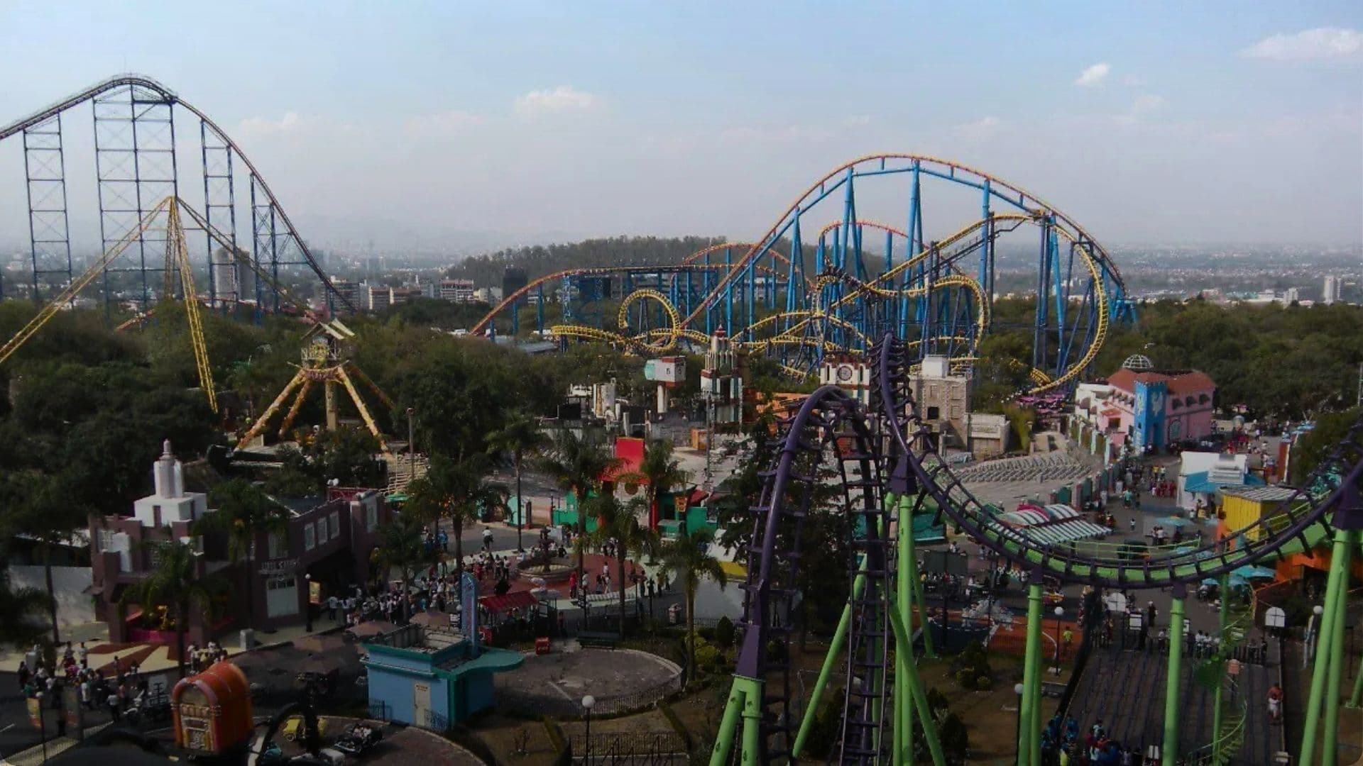 Tour Six Flags